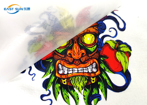 Un buen precio. Anchura 600m m de la película de la transferencia de la sublimación de la película de impresión de la longitud el 100m DTF en línea